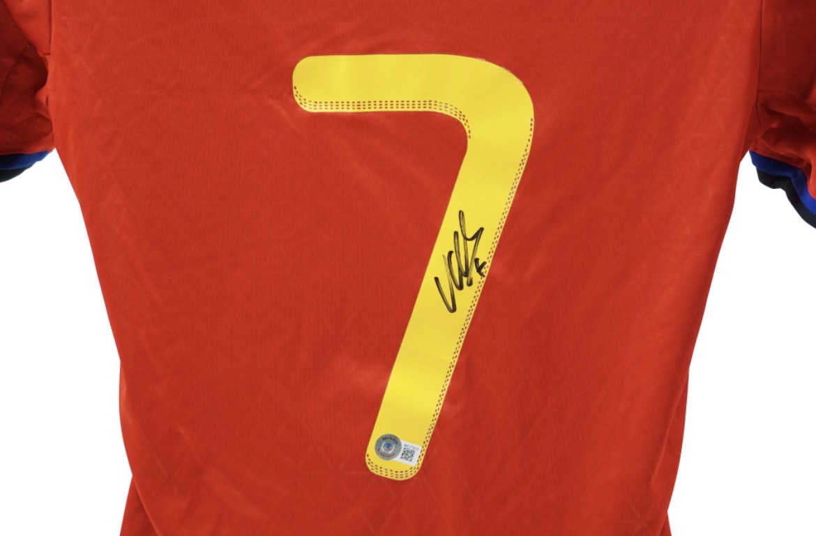 David Villa Signiertes Spanien Trikot – Original Adidas Authentic Nr. 7 Handsigniert mit Beckett COA - Cardframes.de